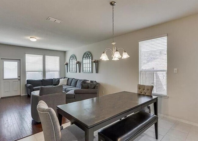 Building Photo - 2328 Barzona Dr