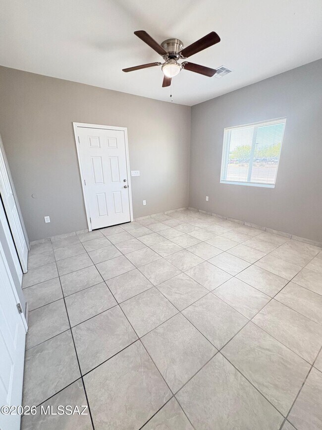 Foto del edificio - 4013 E 22nd St