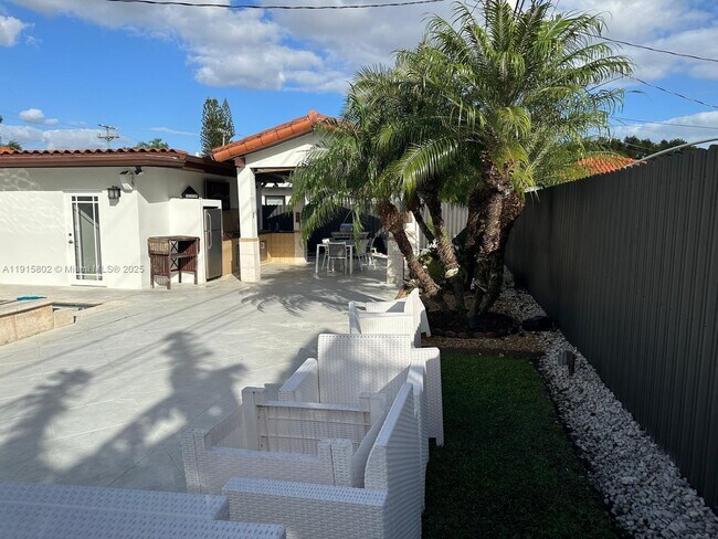 Foto del edificio - 7780 SW 28th St