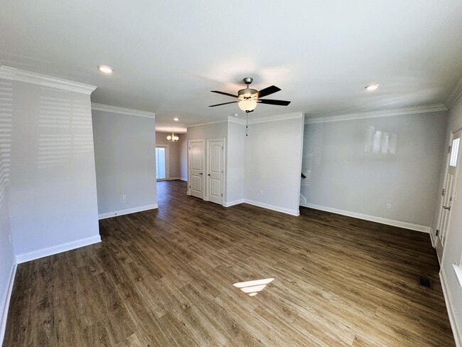 Foto del edificio - Spacious 3-Level Townhouse