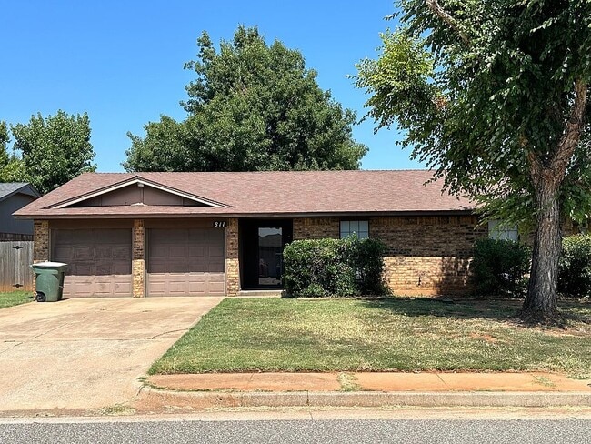 Building Photo - 811 Hawthorne Pl