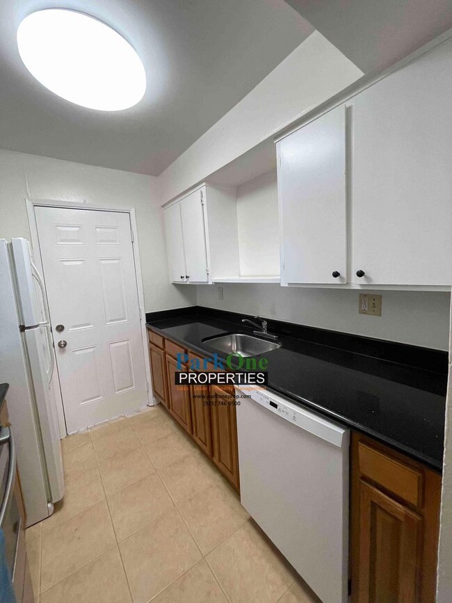 Foto del edificio - Great 2 bed 1 Bath Condo in Concord Availa...