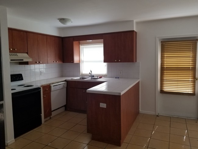 Building Photo - 2533 Highland Acres Dr