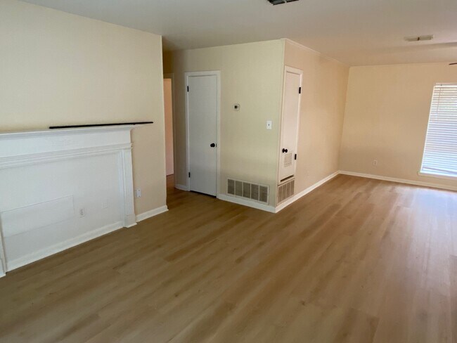 Building Photo - 22 Wisteria Dr