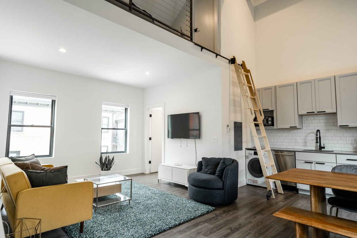 Living Area - 972 Capital St
