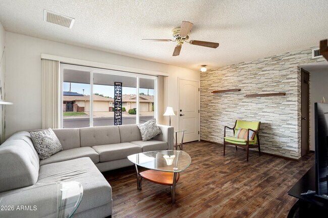 Foto del edificio - 12543 W Parkwood Dr