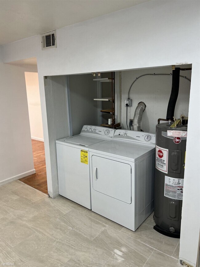 Foto del edificio - 2 br, 1 bath Condo - 4 Park Avenue Pl