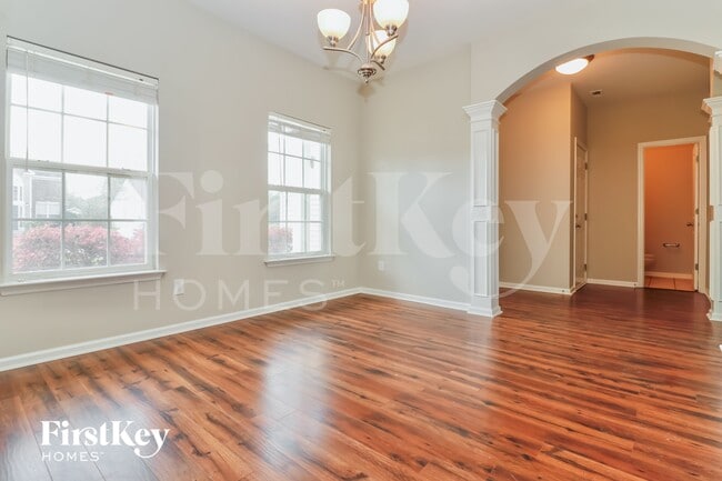 Building Photo - 223 Silk Oak Dr