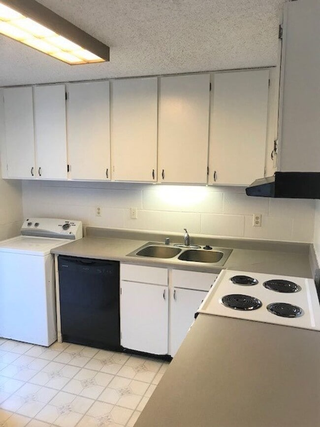 Building Photo - Waikalani Woodlands Condo (Launani Valley ...