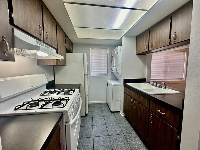 Building Photo - 606 Pavare Ct