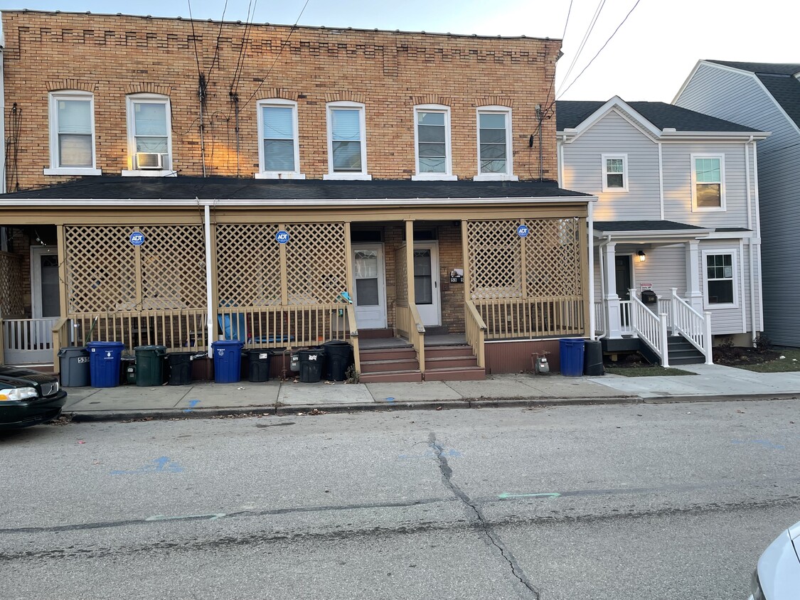 View front the street. Last unit on right, facing building. - 5350 Kincaid St