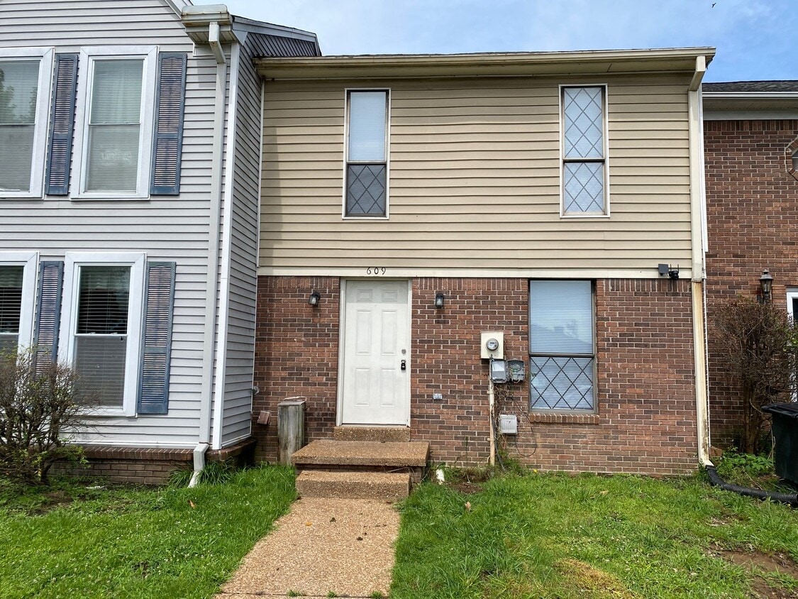 Primary Photo - 609 Walker Rd