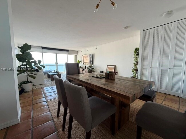 Building Photo - 2451 Brickell Ave