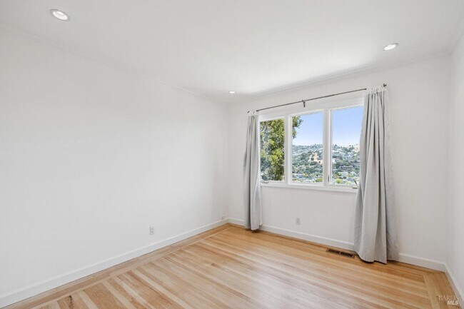 Foto del edificio - 125 Bayview Ave