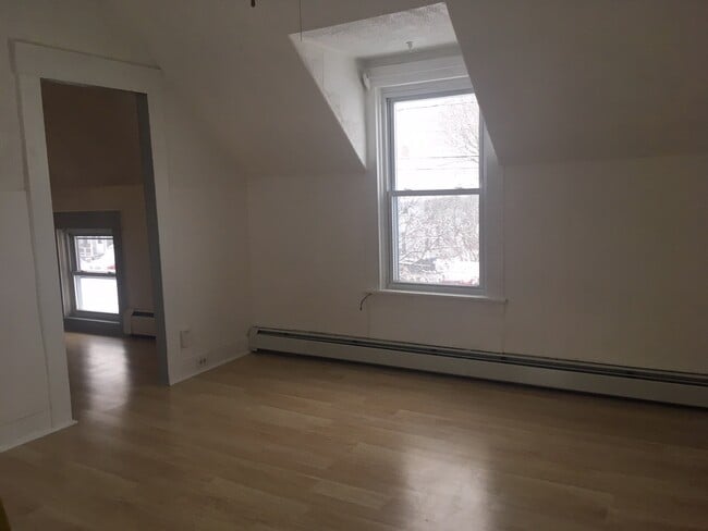Living room - 62 Church St