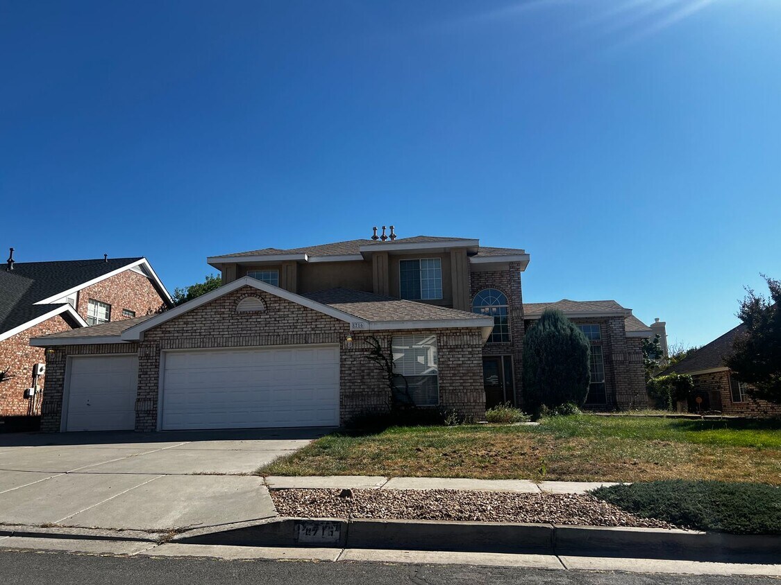 Foto principal - 8716 Ashton Pl NE