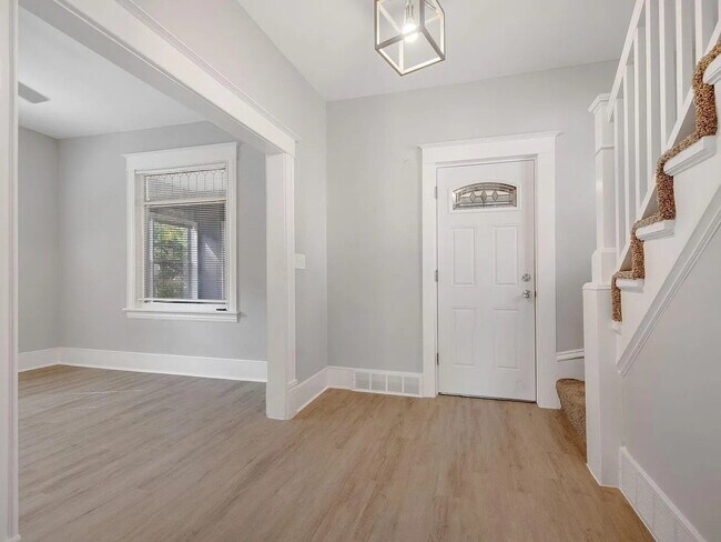 Foto del edificio - 3306 N Bryant Ave