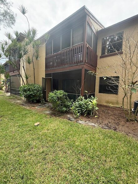 Foto del edificio - 1303 Lakeview Dr E