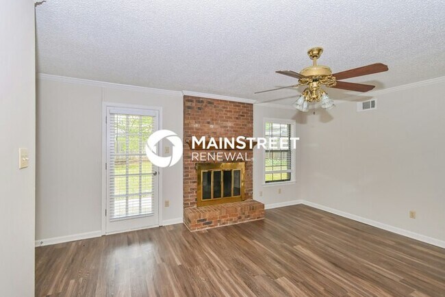 Building Photo - 4 Bedroom Pet-Friendly Home in MEMPHIS, TN with Main Street Renewal