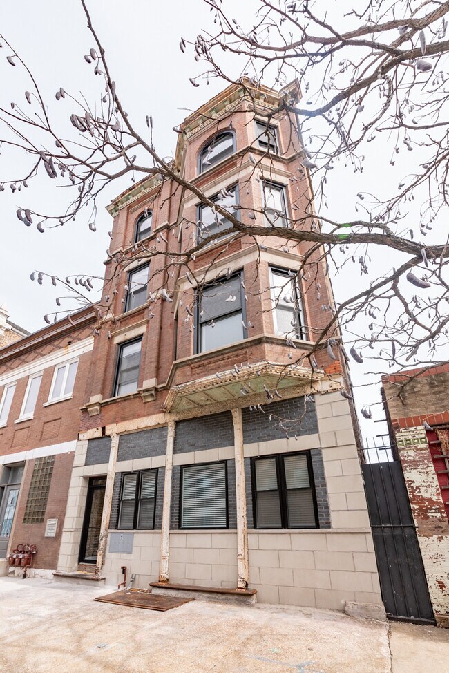 Foto del edificio - 1907 S Racine Ave