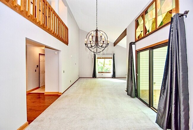 Building Photo - 1514 Mossglen Cir NE