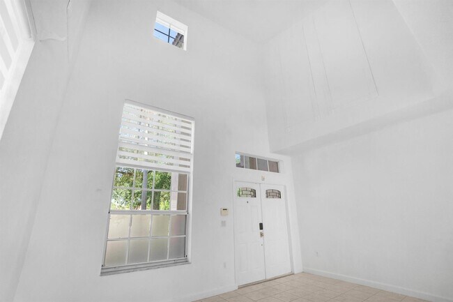 Foto del edificio - 9002 SW 214 LN