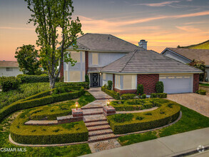 Building Photo - 5849 Middle Crest Dr