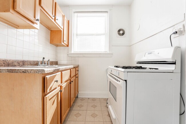 Foto del edificio - 2616 N Kilbourn Ave