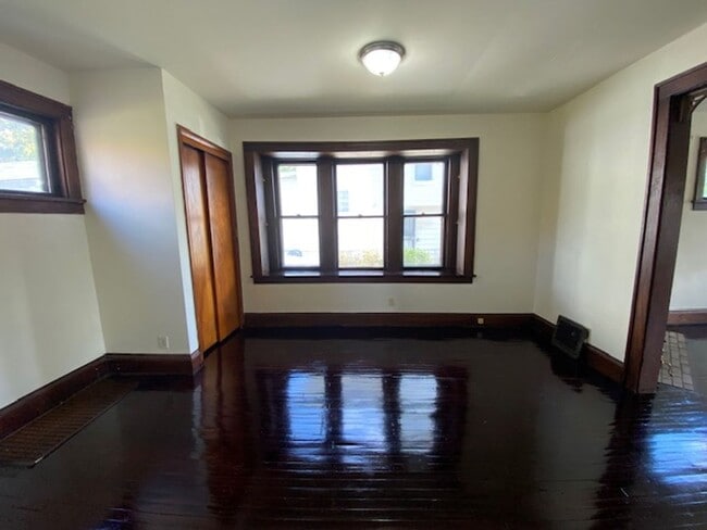 Building Photo - Big & Charming on a Corner Lot—6BR, Decora...