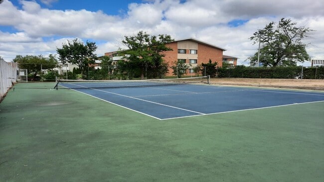 Foto del edificio - Spacious & Updated 2-Bed, 2-Bath Condo in ...