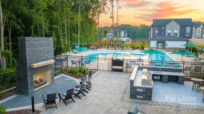 Building Photo - 5200 Oxford Pond Dr