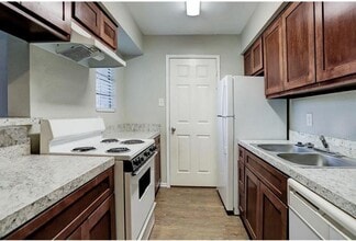 Building Photo - 9550 Deering Dr