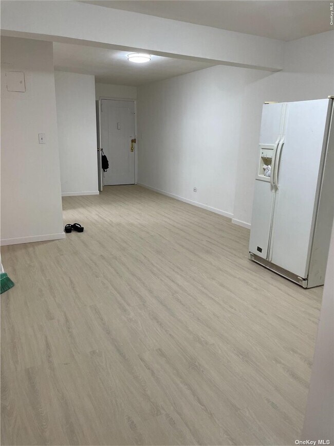 Foto del edificio - 83-60 Vietor Ave