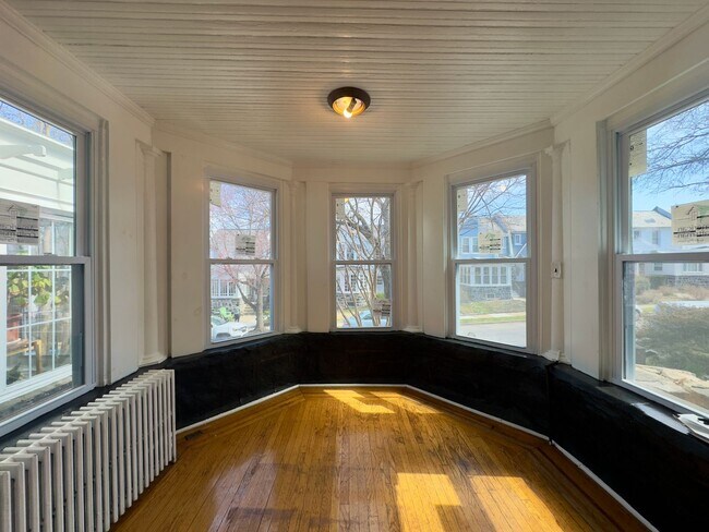 Foto del edificio - Charming 3 Bedroom/2 Bathroom Townhome in Ednor Gardens-Lakeside, MD!