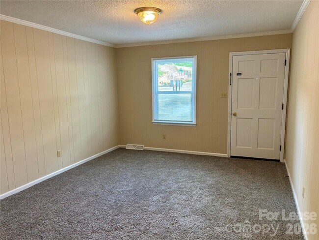 Foto del edificio - 1388 Roundtree Ln