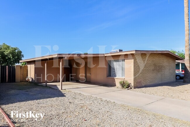Foto del edificio - 3341 W Desert Cove Ave