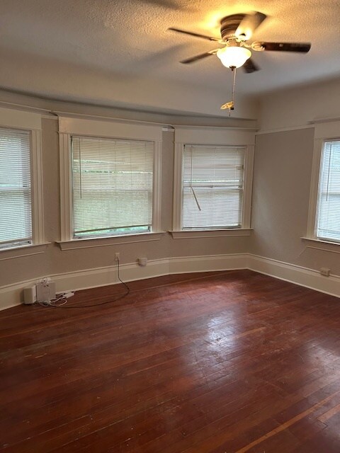 Dormitorio con baño adjunto - 1701 P St