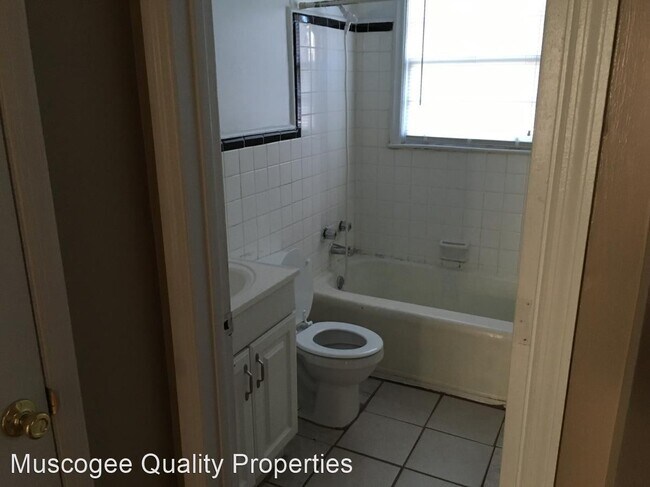 Building Photo - 4 br, 1 bath House - 3305 Carver St