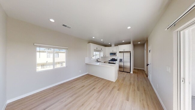 Building Photo - 4BD/2BA, Quick Walk to Campus!