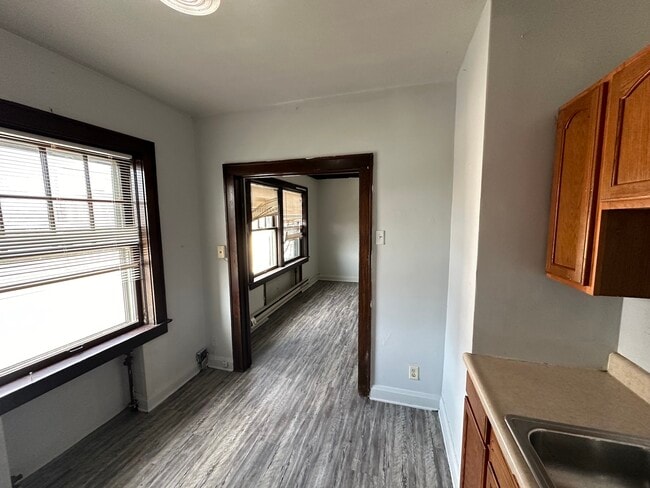 Building Photo - 210-202 Walnut-