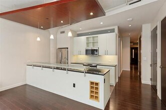 Building Photo - 2600 W 7th St