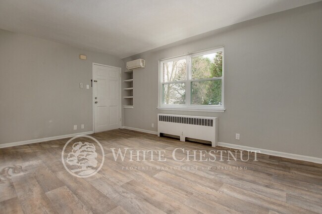 Foto del edificio - 10 Dickinson Ave