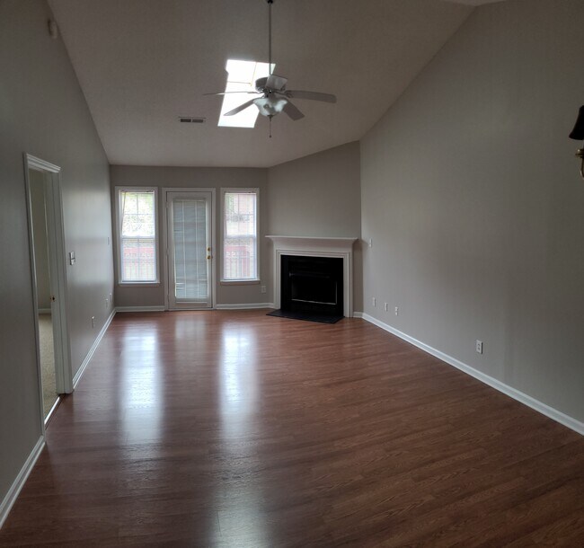 Foto del edificio - 116 Wesley Harris Cir