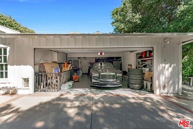 Foto del edificio - 3965 Valley Meadow Rd