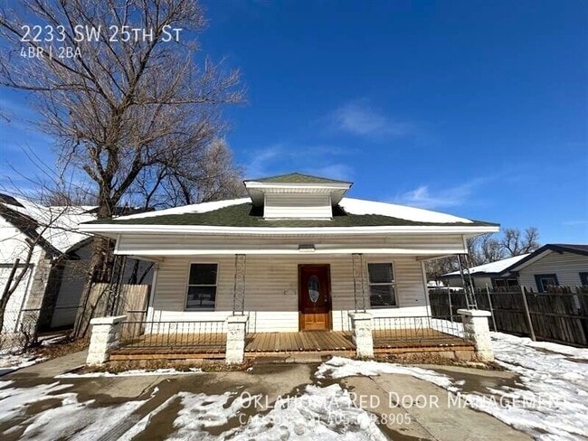 Building Photo - 2233 SW 25th St