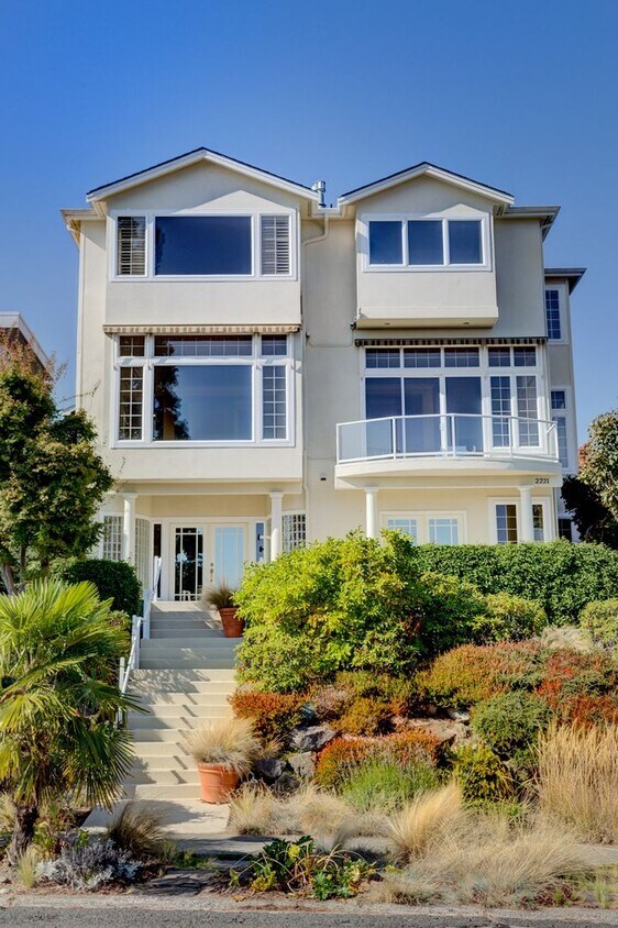Foto principal - 4Bd/3.5Ba Seattle Home