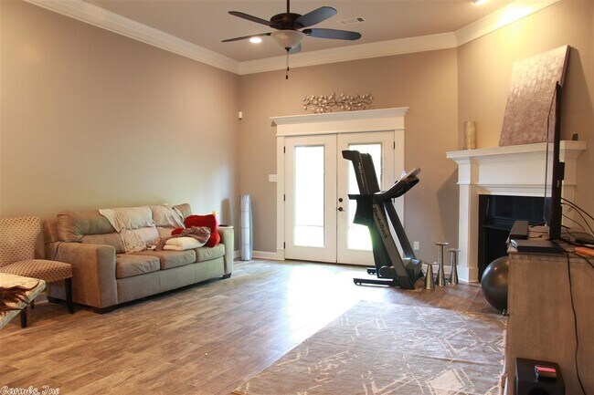 Building Photo - 2205 Bent Tree Dr