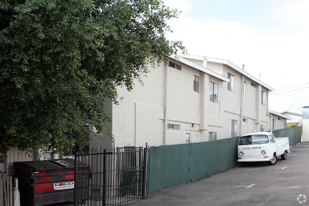 Building Photo - 3828 Arizona St