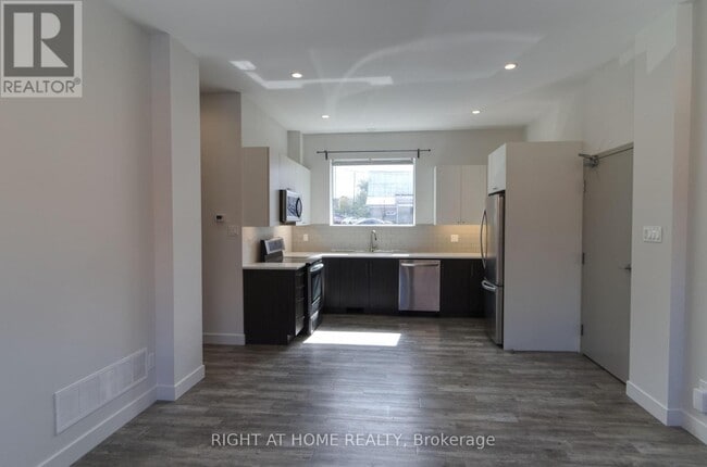 Building Photo - UNIT #3 - 118/116 WATER STREET
