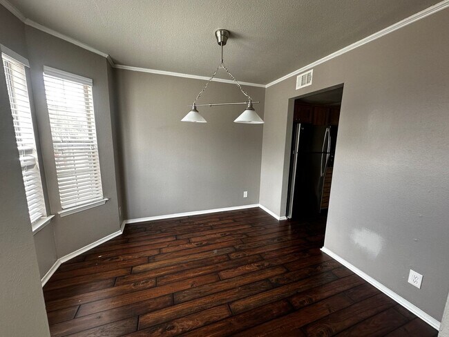 Building Photo - 600 Bagby Ave